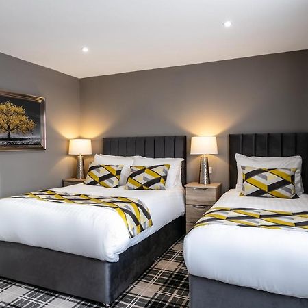 Roydon Marina Village Hotel Екстер'єр фото