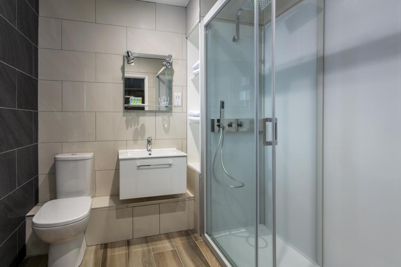 Roydon Marina Village Hotel Екстер'єр фото