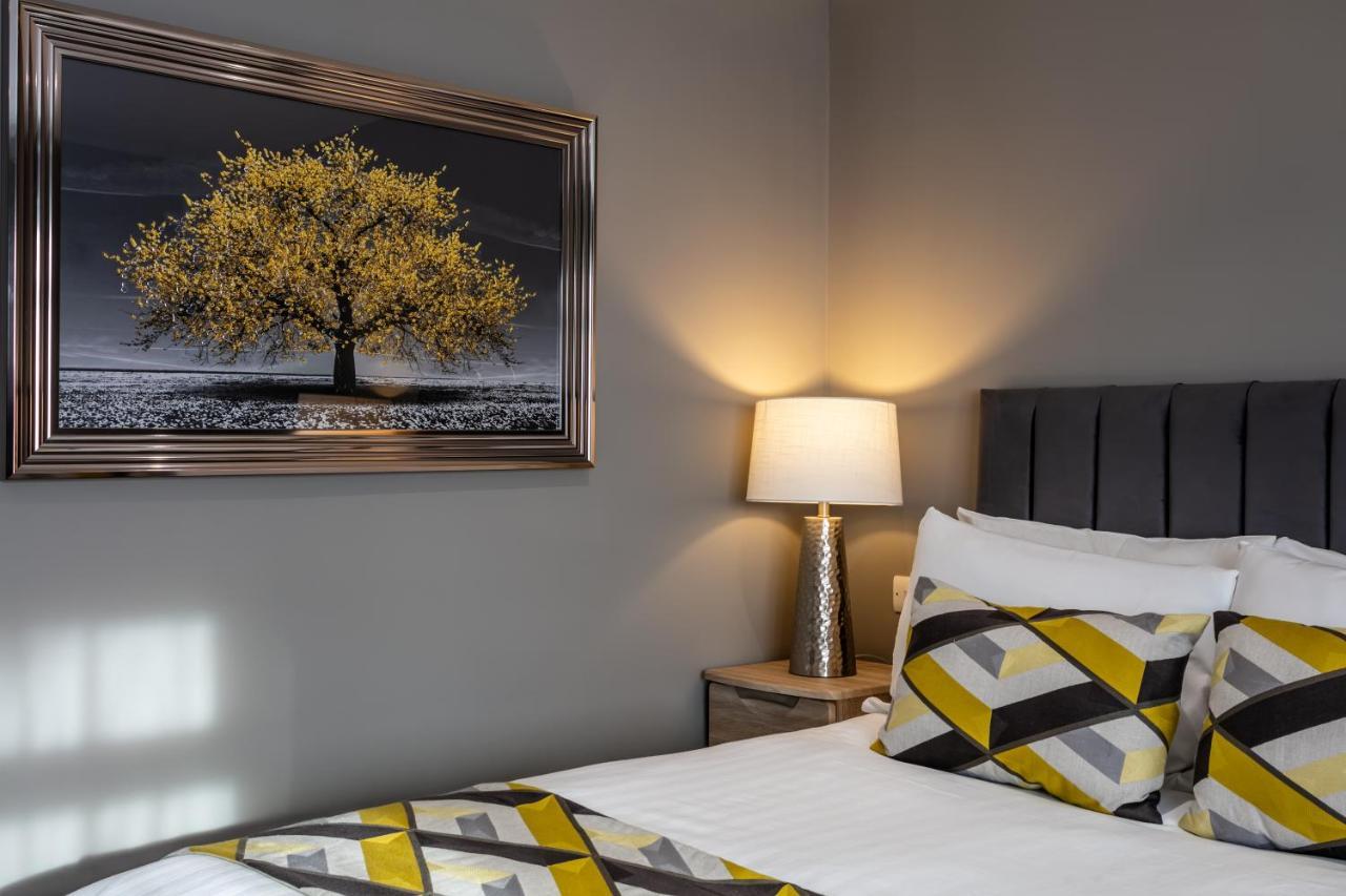 Roydon Marina Village Hotel Екстер'єр фото