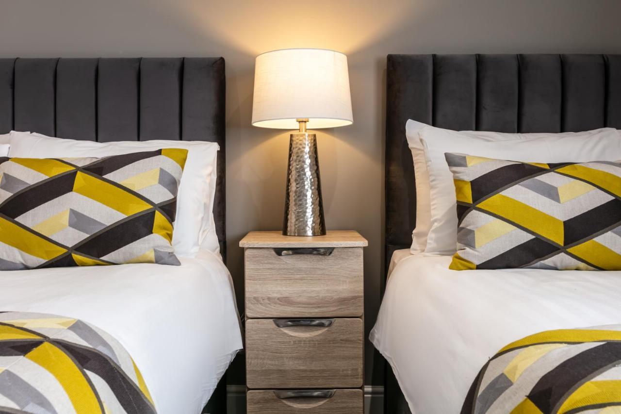 Roydon Marina Village Hotel Екстер'єр фото