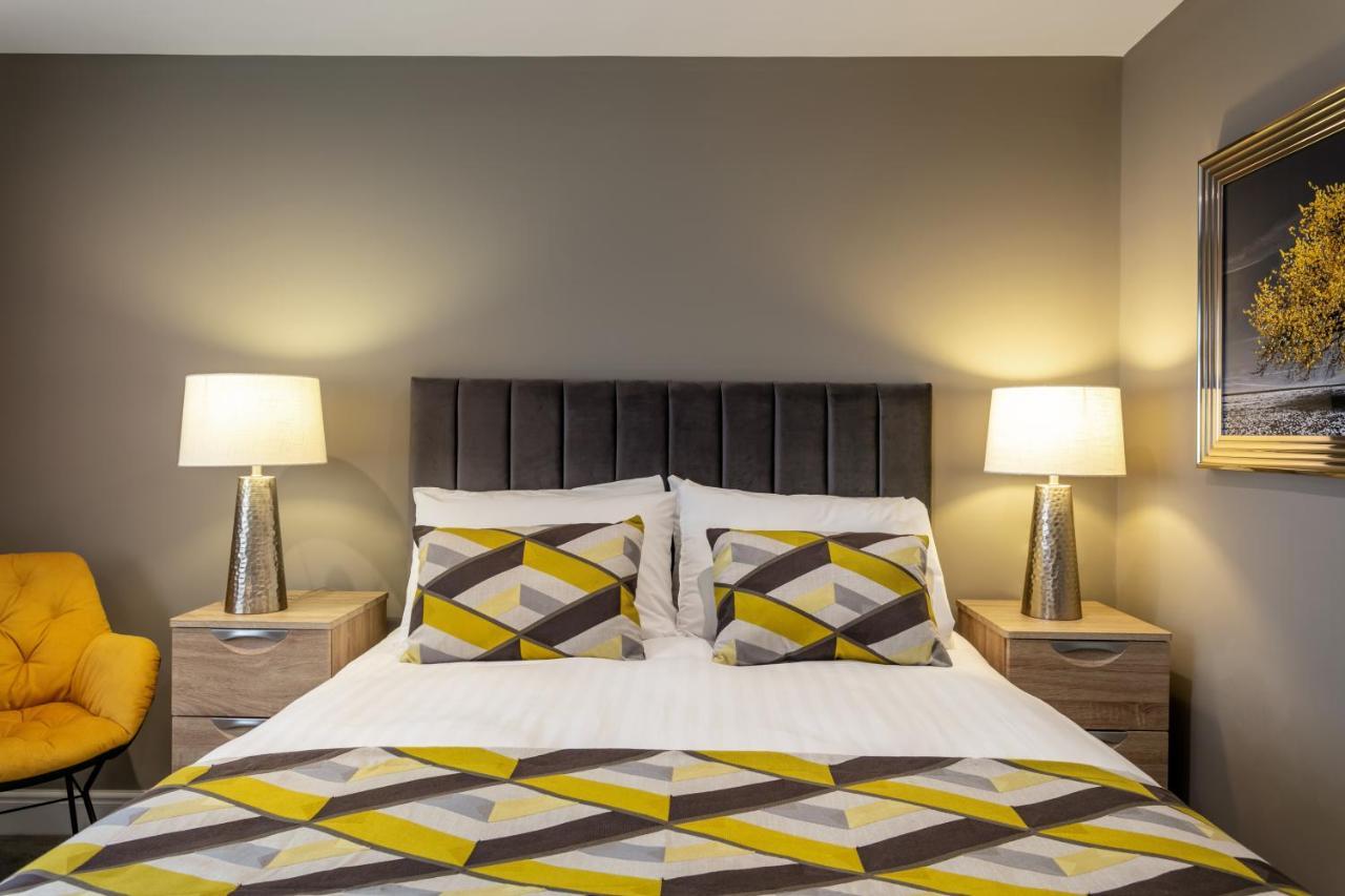 Roydon Marina Village Hotel Екстер'єр фото