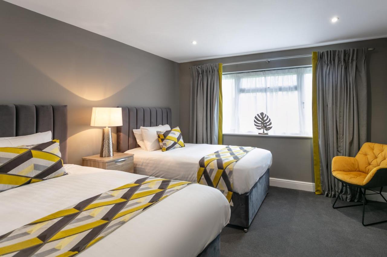 Roydon Marina Village Hotel Екстер'єр фото