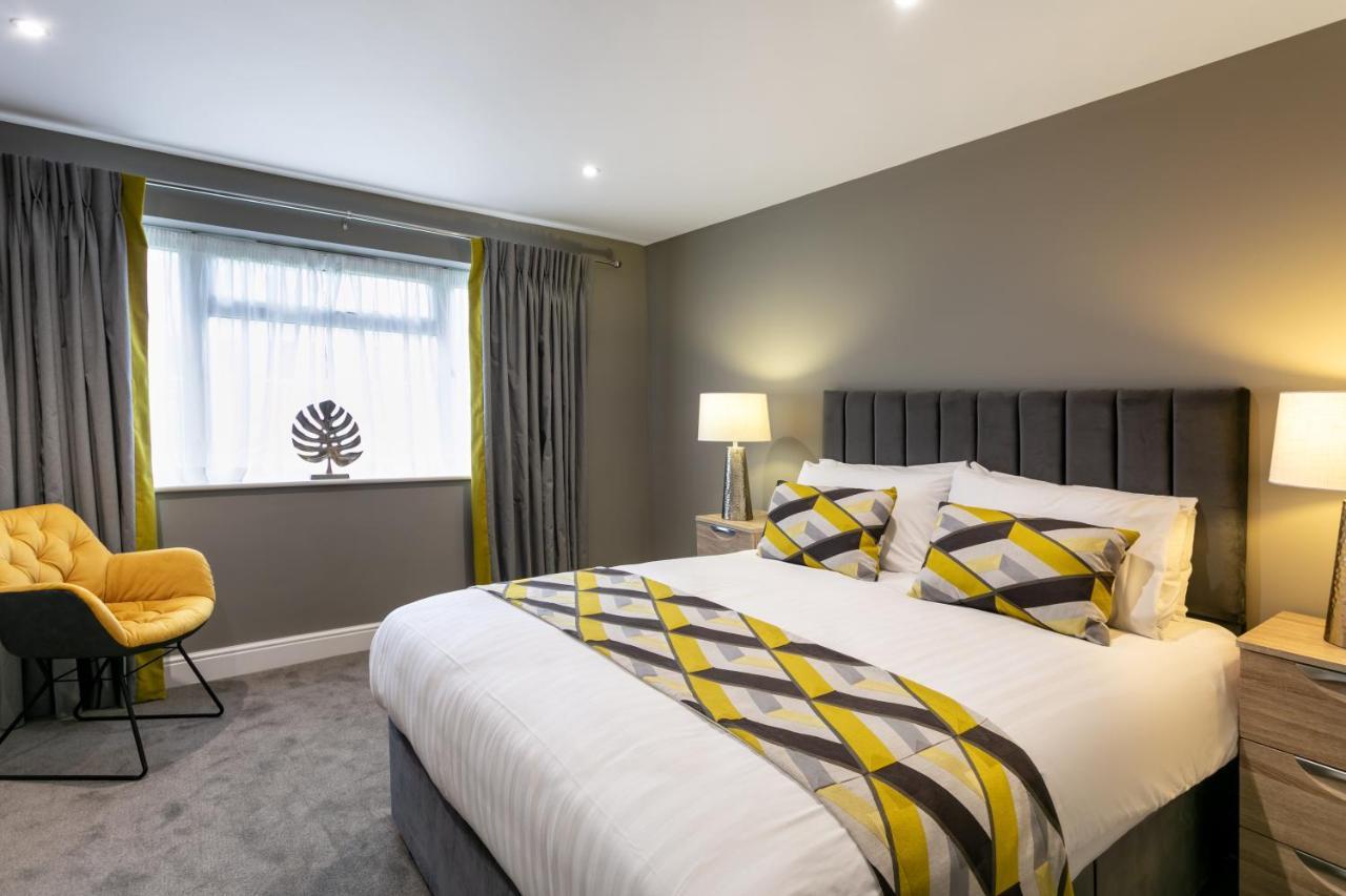 Roydon Marina Village Hotel Екстер'єр фото