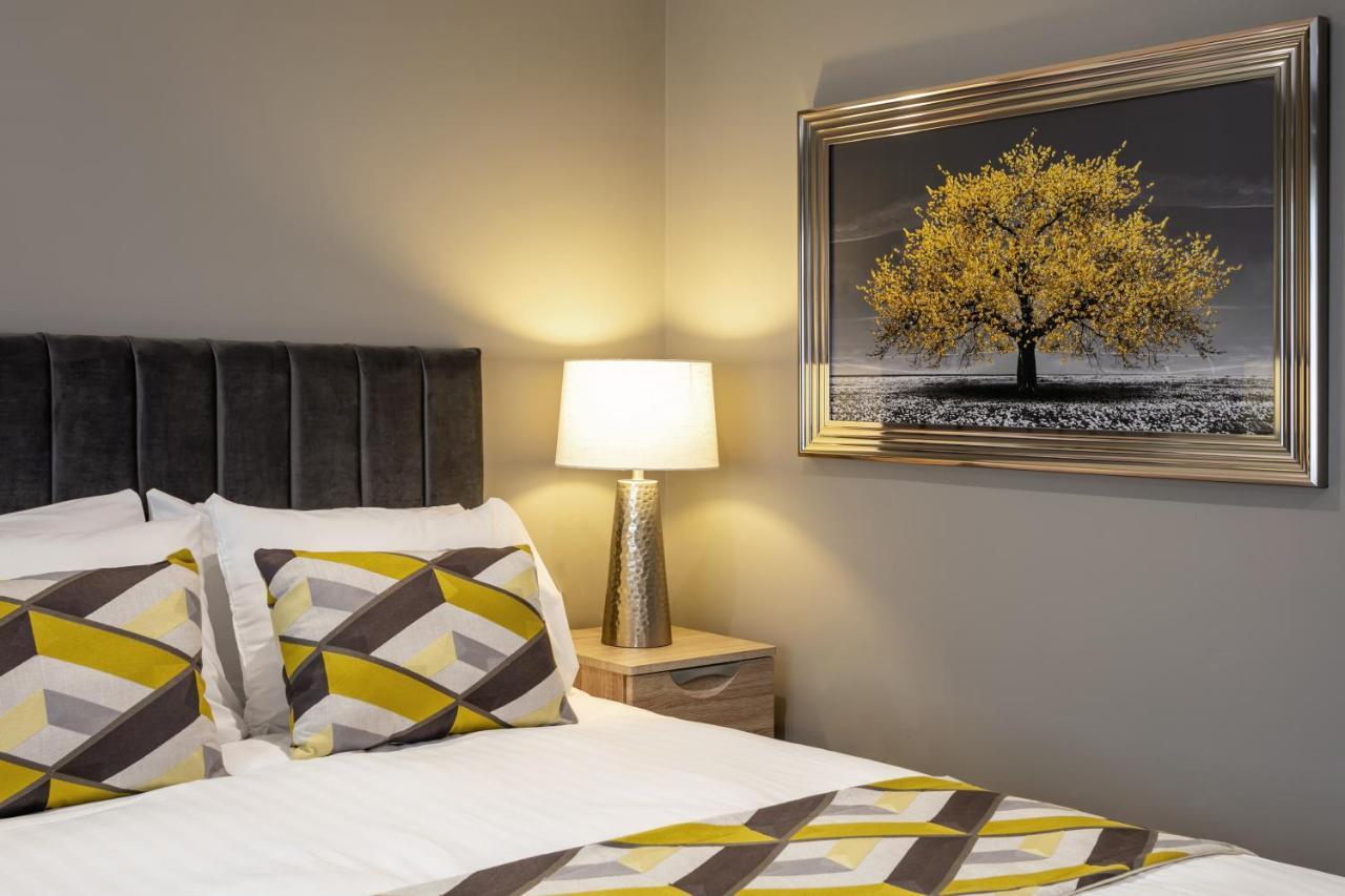 Roydon Marina Village Hotel Екстер'єр фото