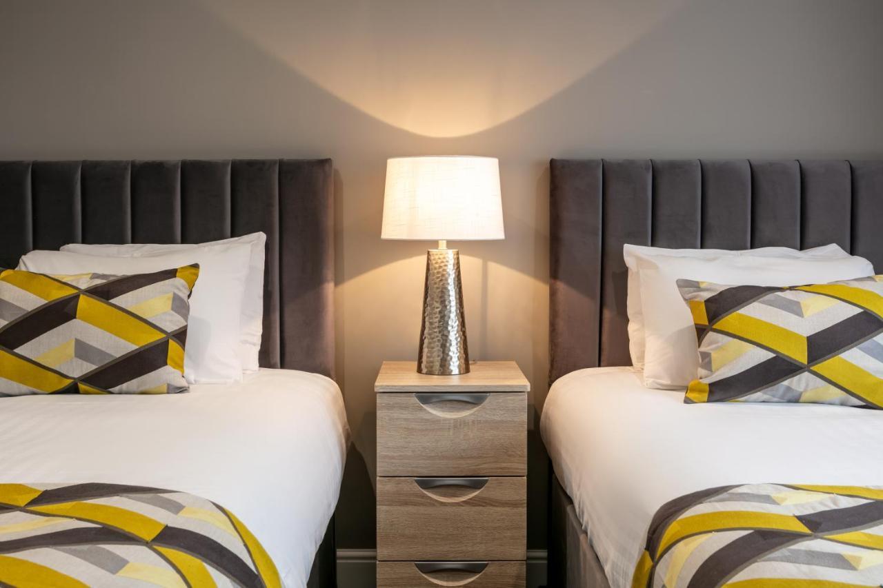 Roydon Marina Village Hotel Екстер'єр фото