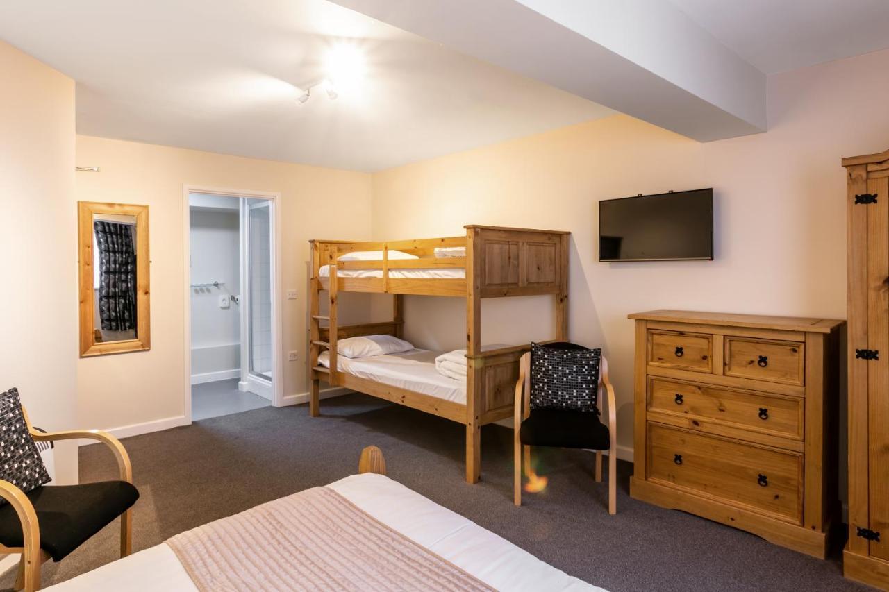 Roydon Marina Village Hotel Екстер'єр фото