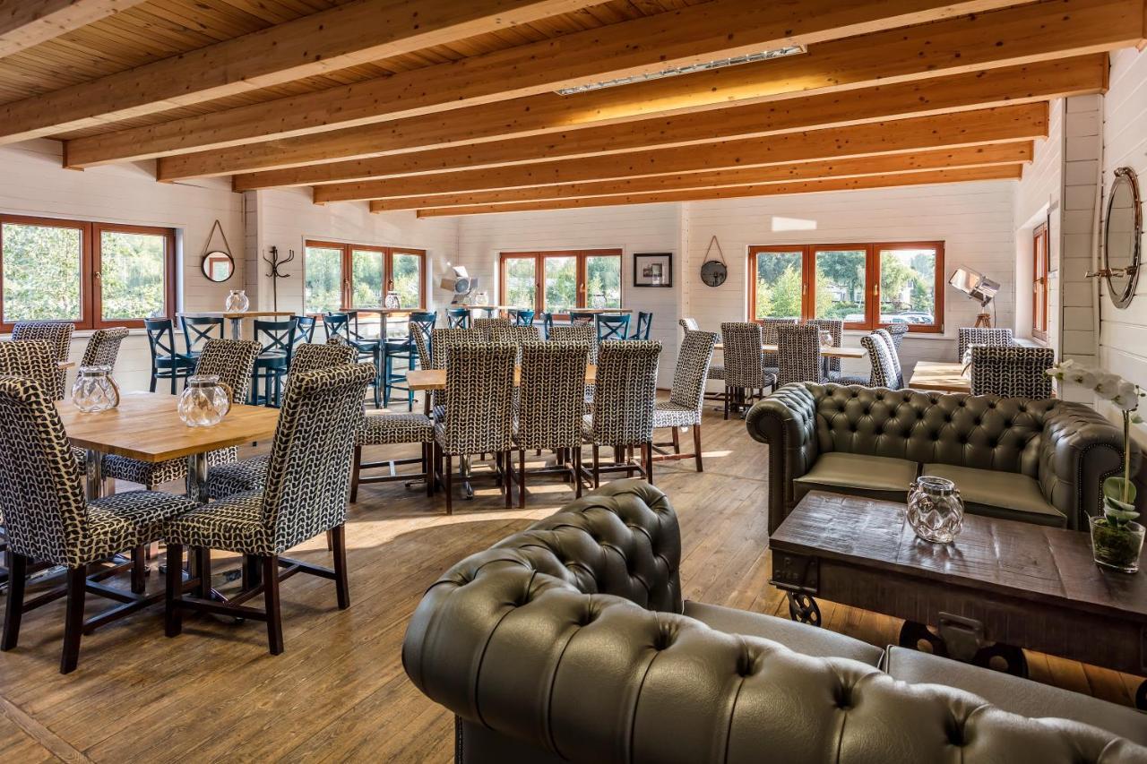 Roydon Marina Village Hotel Екстер'єр фото