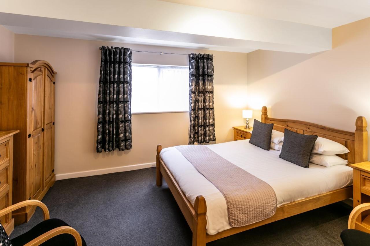 Roydon Marina Village Hotel Екстер'єр фото