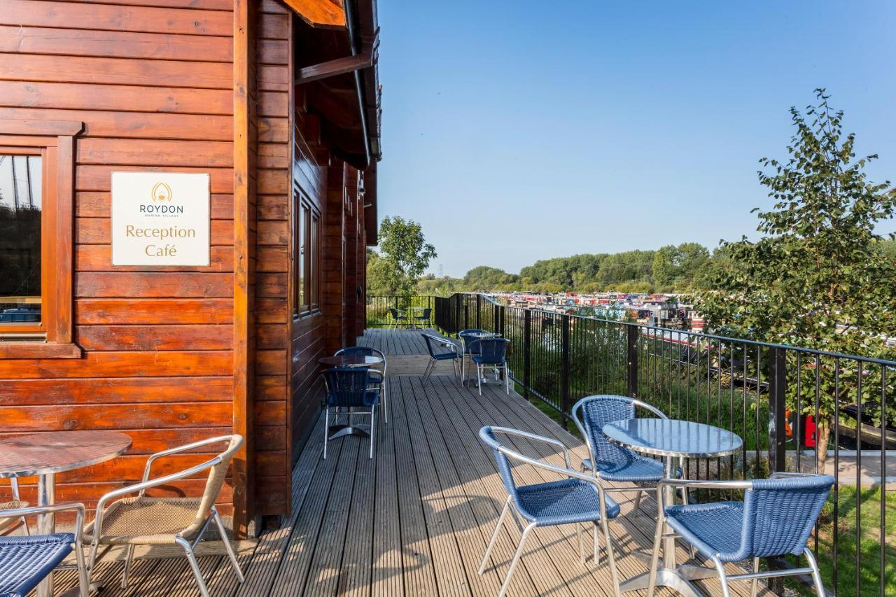 Roydon Marina Village Hotel Екстер'єр фото